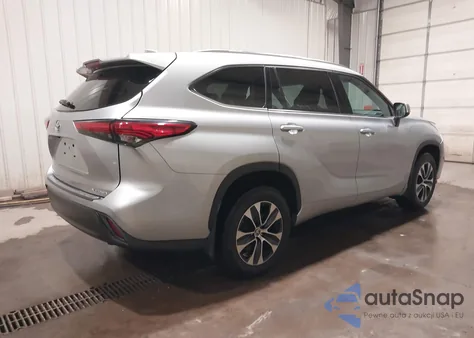 2021 Toyota Highlander Xle z USA, uszkodzony, nr VIN 5TDGZRBH5MS549871